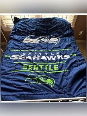 Northwest Seattle Seahawks Navy and Neon Green Comforter